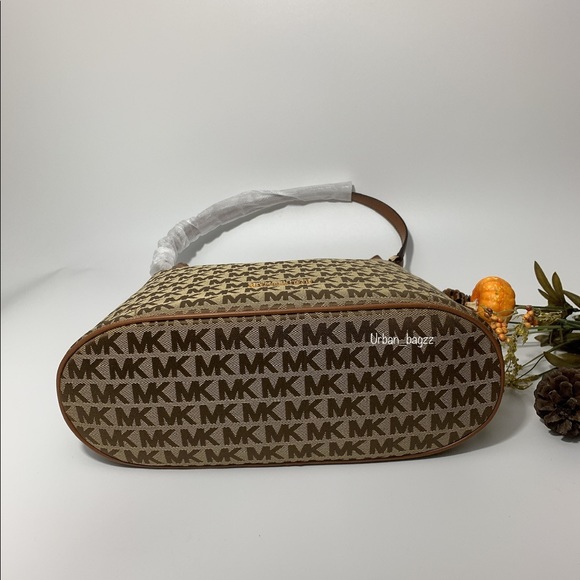 Michael Kors Ginger Large Shoulder Bag - Picture 6 of 9